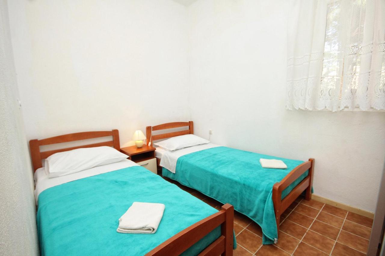 Family Friendly Seaside Apartments Vlasici, Pag - 4319 Экстерьер фото