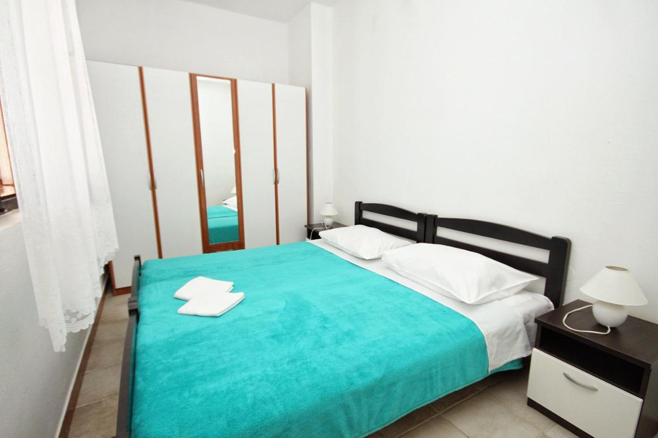 Family Friendly Seaside Apartments Vlasici, Pag - 4319 Экстерьер фото